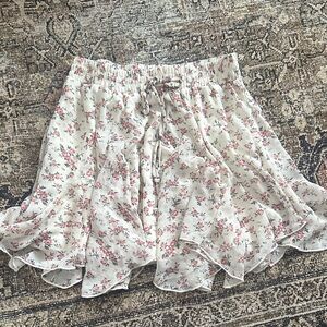 Floral flowy mini skirt
